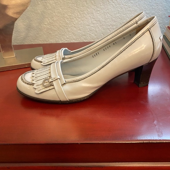 Ferragamo shoe heel, size 9C - Picture 3 of 6